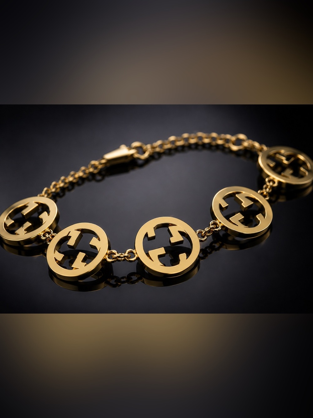 Gold Interlocking G Disc Chain Bracelet - Picture 4 of 8